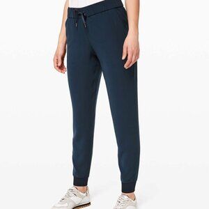 Lululemon On The Fly Jogger in Tue Navy